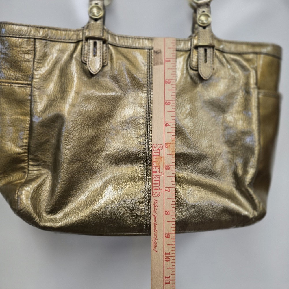 Coach F15253 Shoulder Handbag Color Gold In Patent Genuine Leather Gold Hardware - Picture 13 of 16
